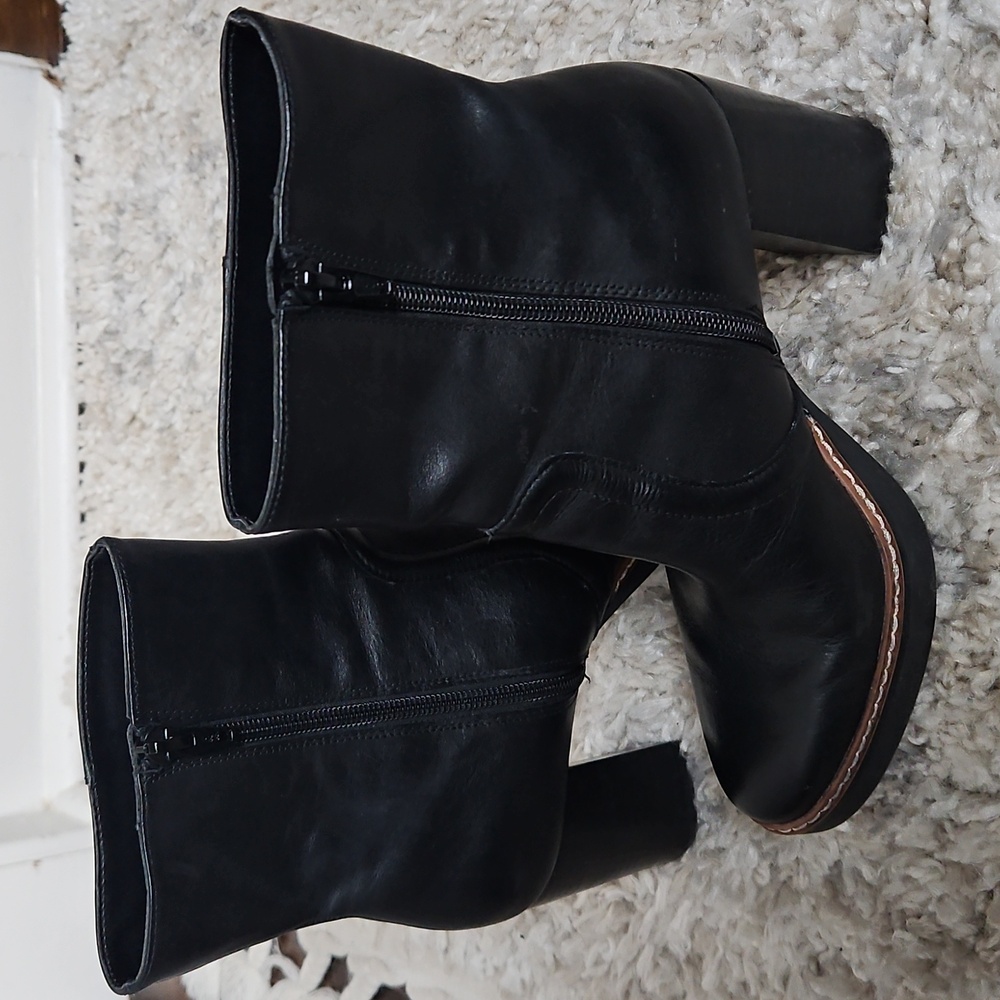 Naturalizer // Black Leather Boots - Picture 5 of 7